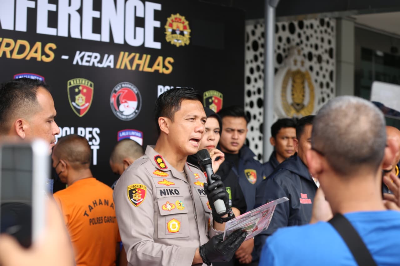 Diduga Palsukan Kemasan Teh Herbal Merek Sehatku, Empat Orang Diamankan Polres Garut
