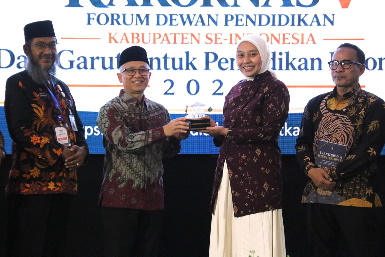 Wamendikdasmen Buka Rakornas V Dewan Pendidikan di Garut, Revisi UU Sisdiknas Disorot