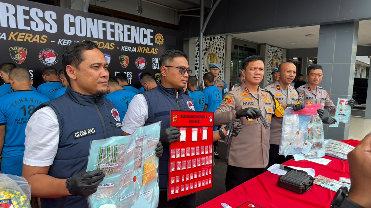 655 Gram Sabu dan 97.899 Butir Obat Disita! Polres Garut Ungkap 22 Kasus, Pemasok Diburu?